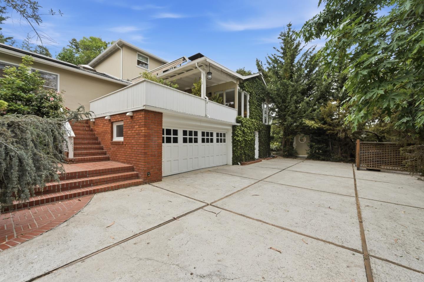 Detail Gallery Image 4 of 52 For 1700 Pine Knoll Dr, Belmont,  CA 94002 - 4 Beds | 4 Baths