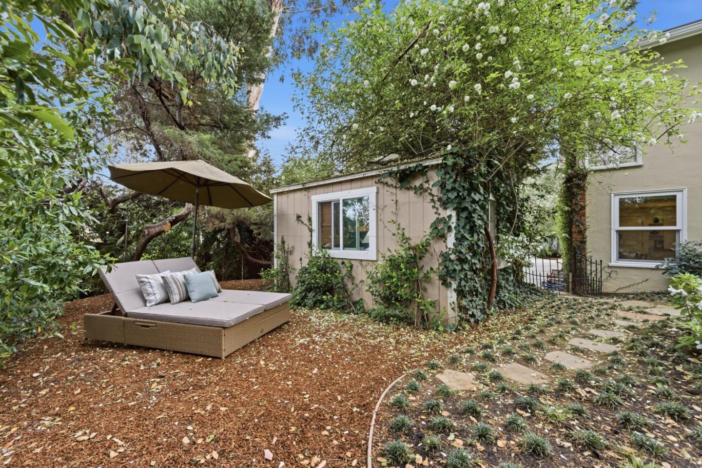 Detail Gallery Image 41 of 52 For 1700 Pine Knoll Dr, Belmont,  CA 94002 - 4 Beds | 4 Baths