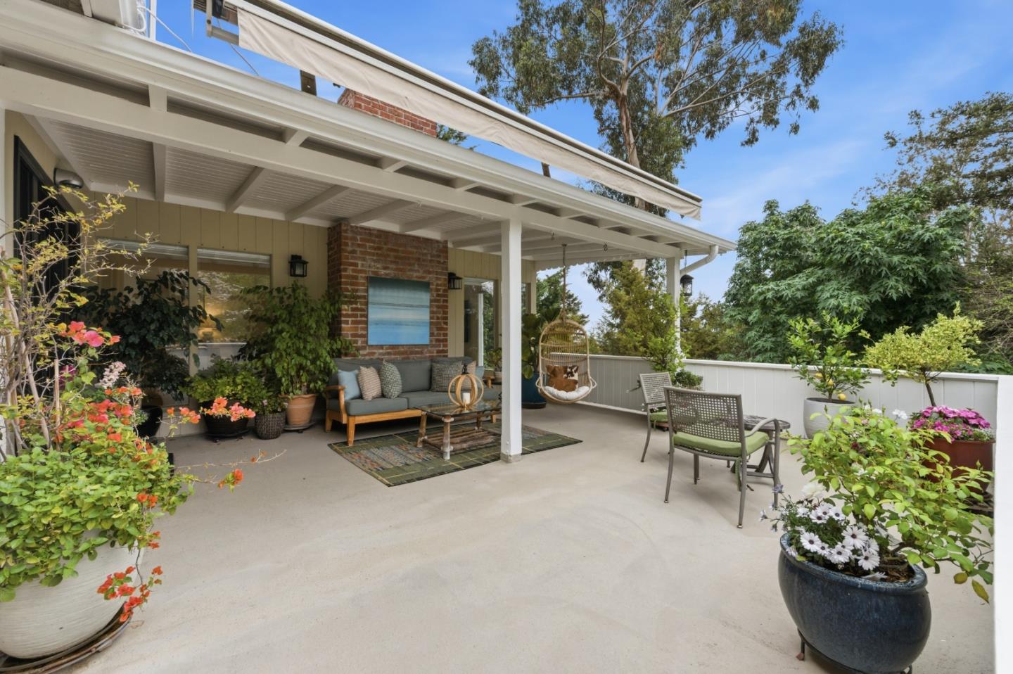 Detail Gallery Image 5 of 52 For 1700 Pine Knoll Dr, Belmont,  CA 94002 - 4 Beds | 4 Baths