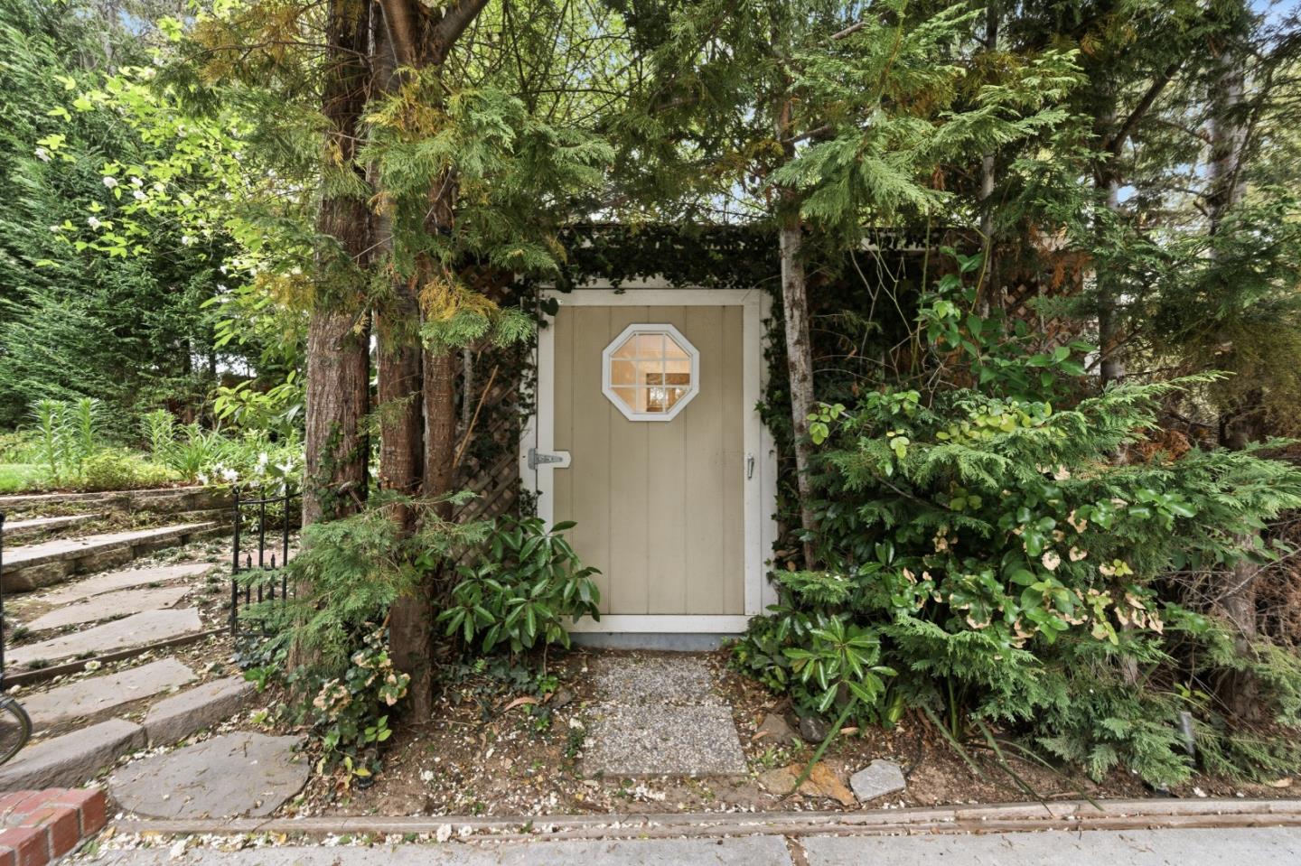 Detail Gallery Image 50 of 52 For 1700 Pine Knoll Dr, Belmont,  CA 94002 - 4 Beds | 4 Baths