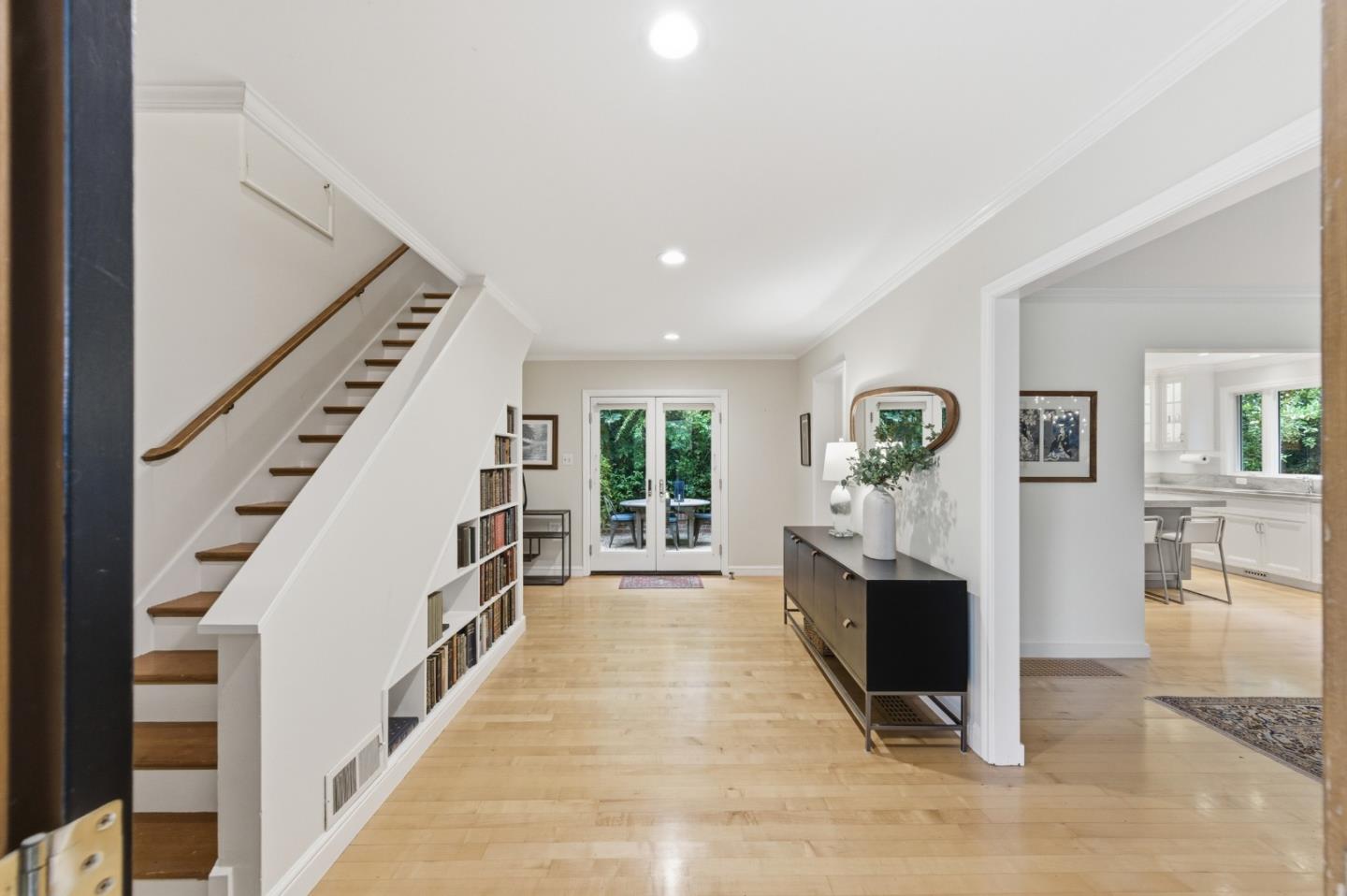 Detail Gallery Image 8 of 52 For 1700 Pine Knoll Dr, Belmont,  CA 94002 - 4 Beds | 4 Baths