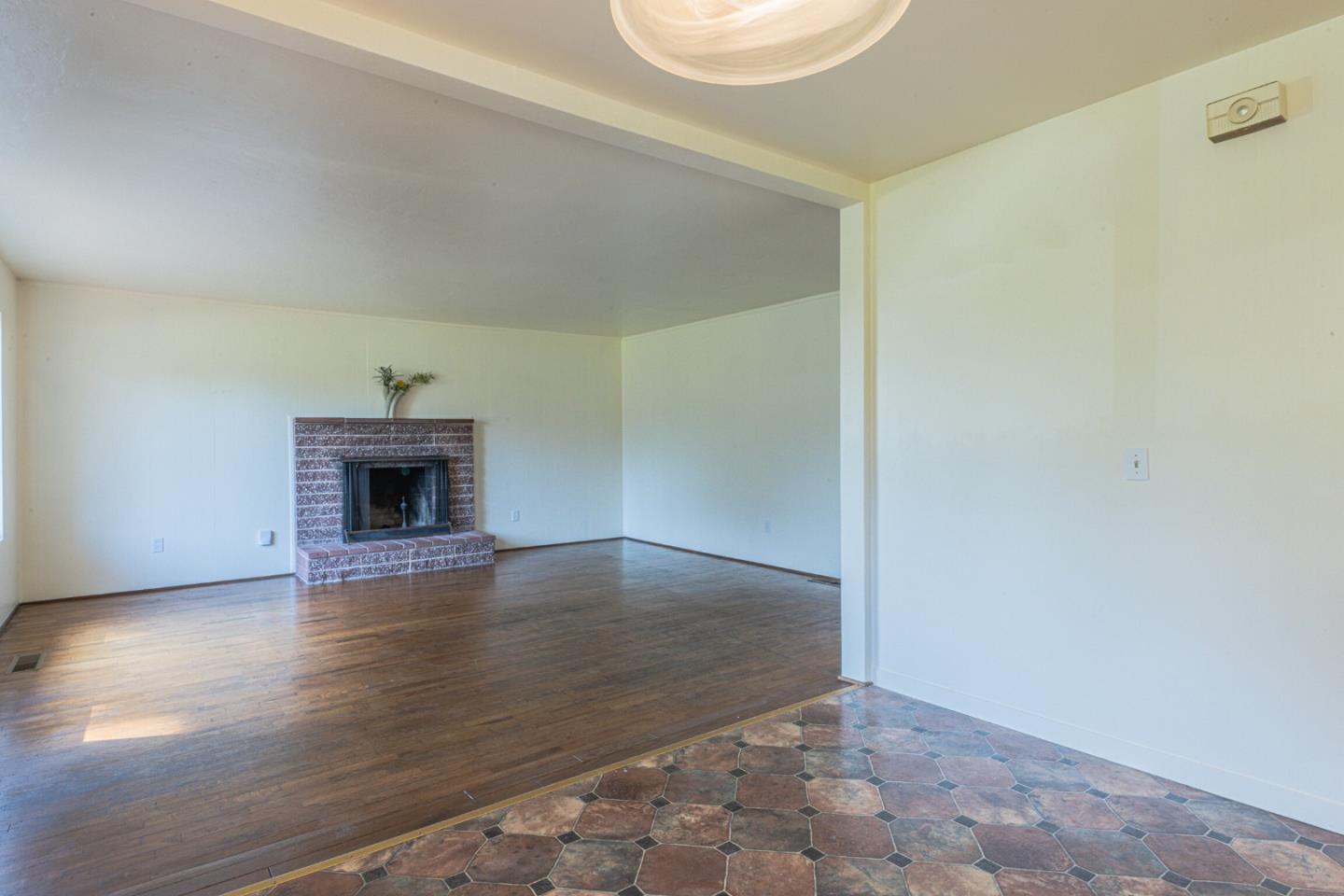 Detail Gallery Image 10 of 28 For 2 Portola Ave, Monterey,  CA 93940 - 3 Beds | 2 Baths