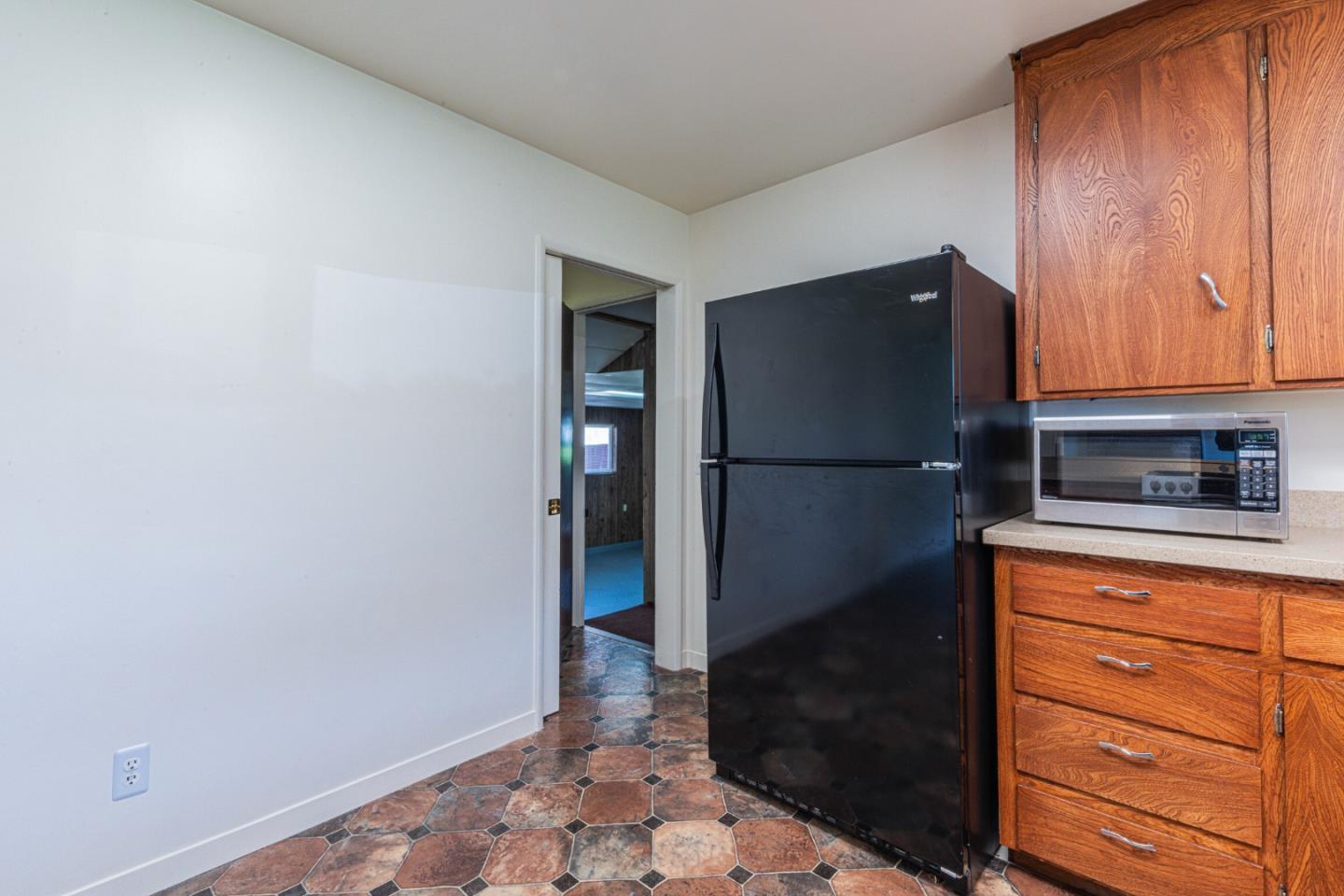 Detail Gallery Image 13 of 28 For 2 Portola Ave, Monterey,  CA 93940 - 3 Beds | 2 Baths