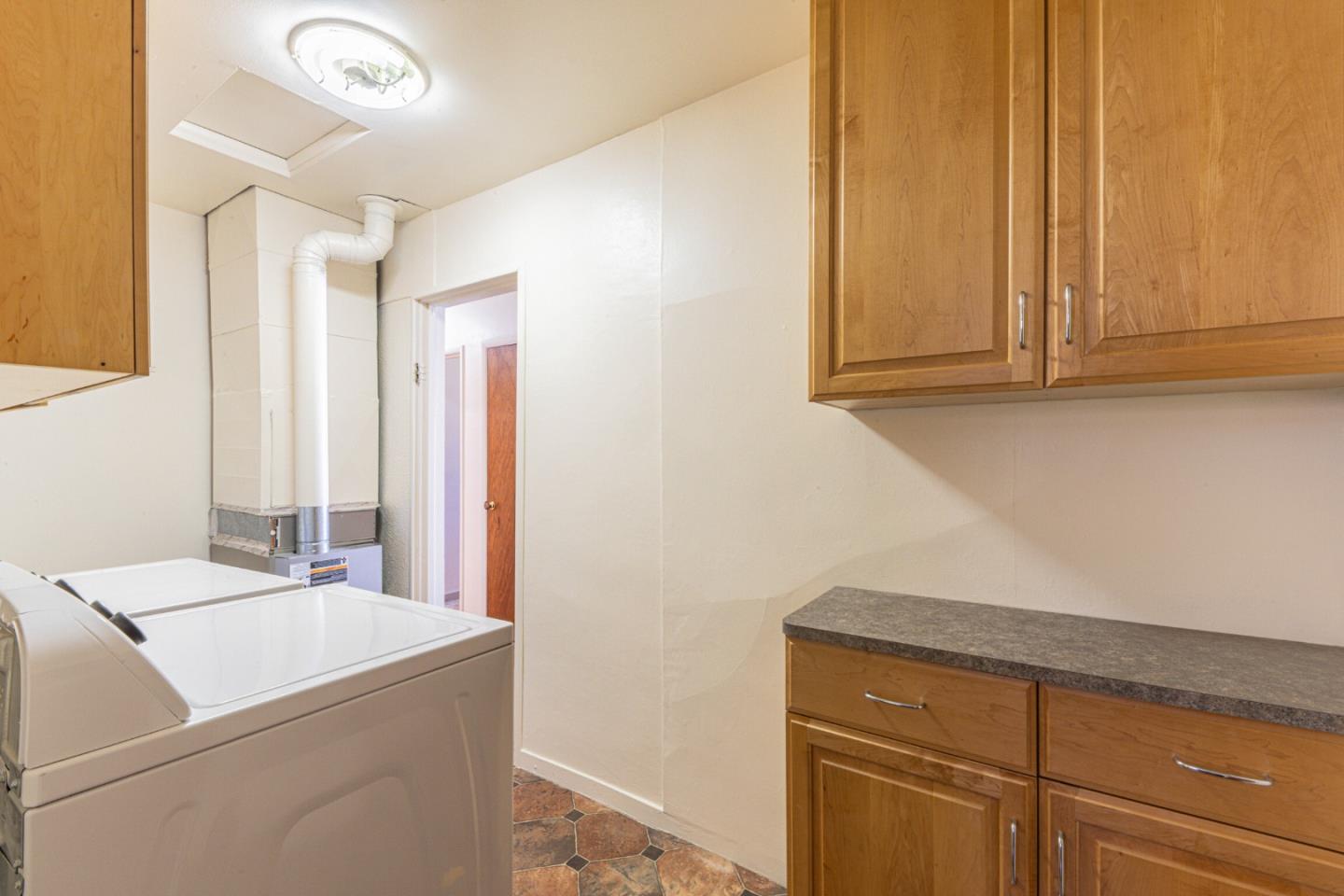 Detail Gallery Image 14 of 28 For 2 Portola Ave, Monterey,  CA 93940 - 3 Beds | 2 Baths