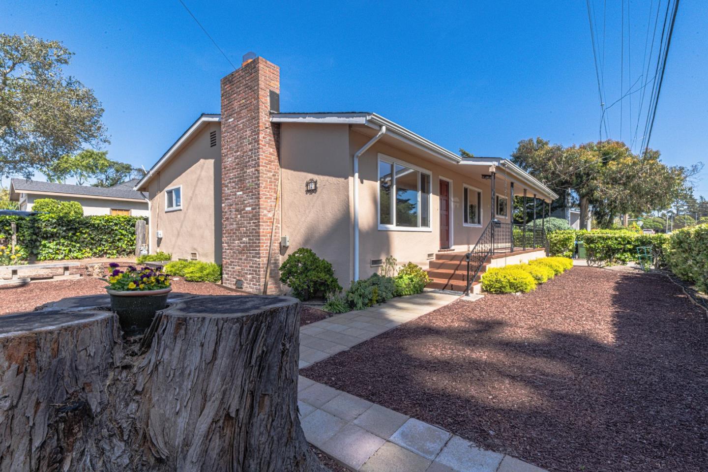 Detail Gallery Image 2 of 28 For 2 Portola Ave, Monterey,  CA 93940 - 3 Beds | 2 Baths