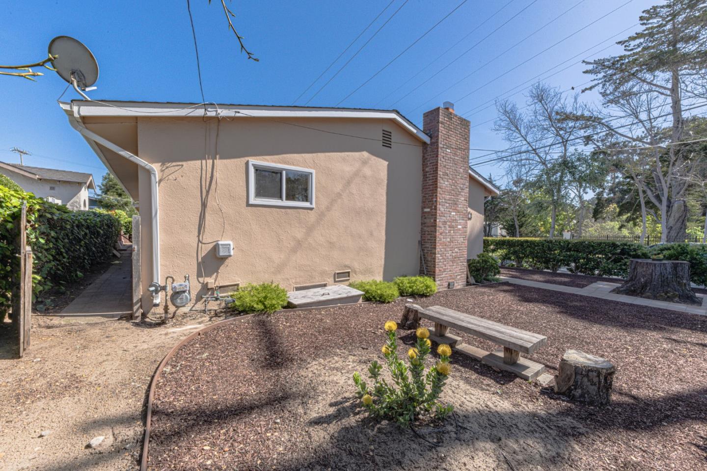 Detail Gallery Image 3 of 28 For 2 Portola Ave, Monterey,  CA 93940 - 3 Beds | 2 Baths