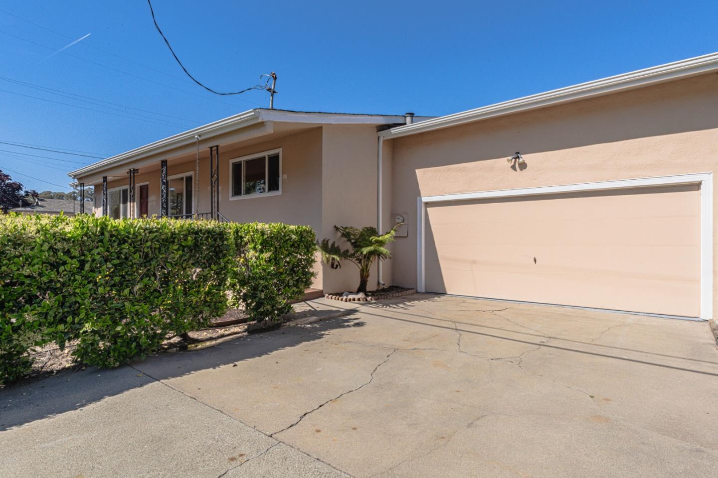 Detail Gallery Image 4 of 28 For 2 Portola Ave, Monterey,  CA 93940 - 3 Beds | 2 Baths