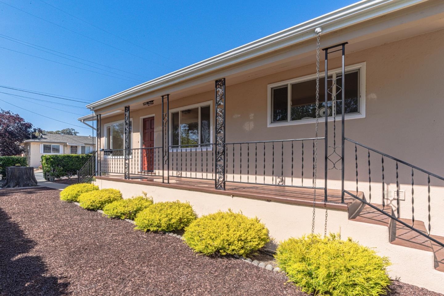 Detail Gallery Image 5 of 28 For 2 Portola Ave, Monterey,  CA 93940 - 3 Beds | 2 Baths