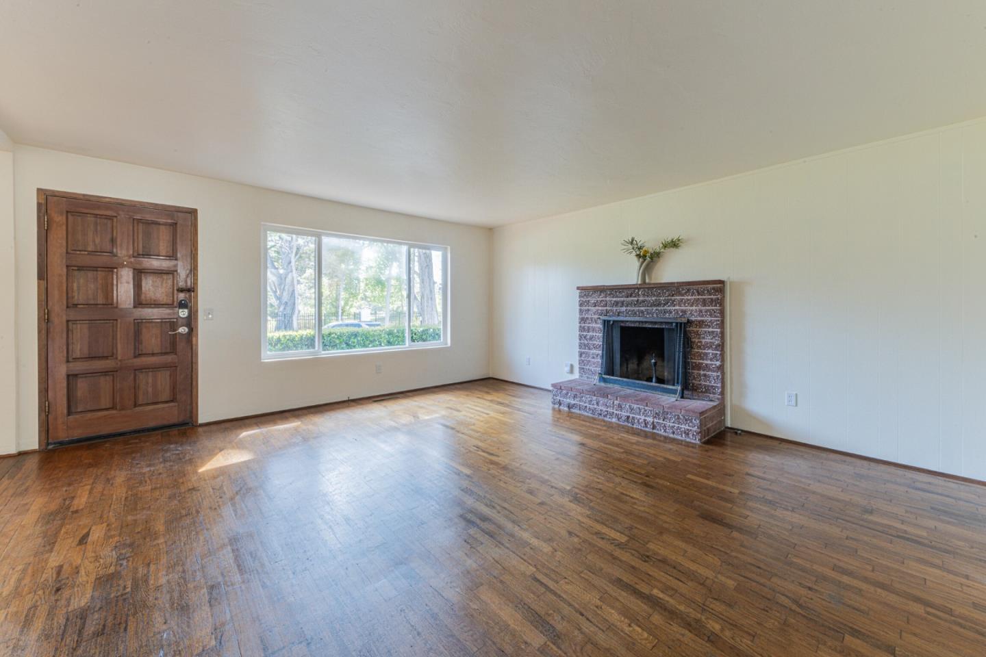 Detail Gallery Image 7 of 28 For 2 Portola Ave, Monterey,  CA 93940 - 3 Beds | 2 Baths