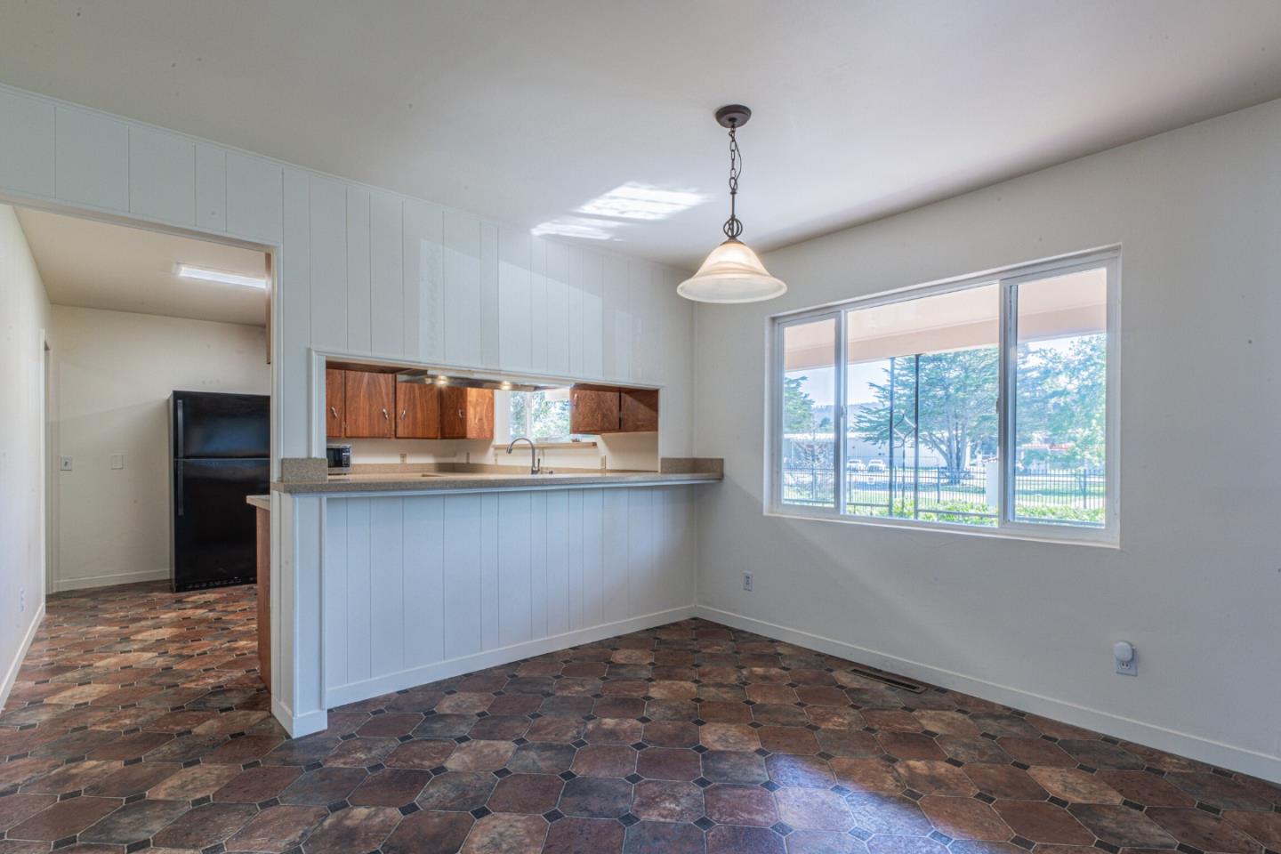 Detail Gallery Image 9 of 28 For 2 Portola Ave, Monterey,  CA 93940 - 3 Beds | 2 Baths