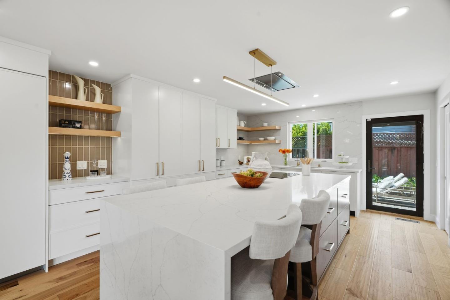 Detail Gallery Image 13 of 101 For 845 Groton Ct, Sunnyvale,  CA 94087 - 5 Beds | 3 Baths