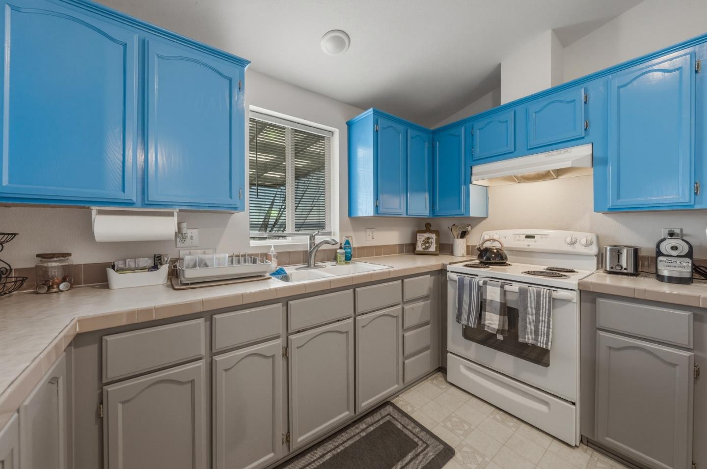 Detail Gallery Image 10 of 38 For 4315 Lakeshore Blvd, Nice,  CA 95464 - 2 Beds | 2 Baths