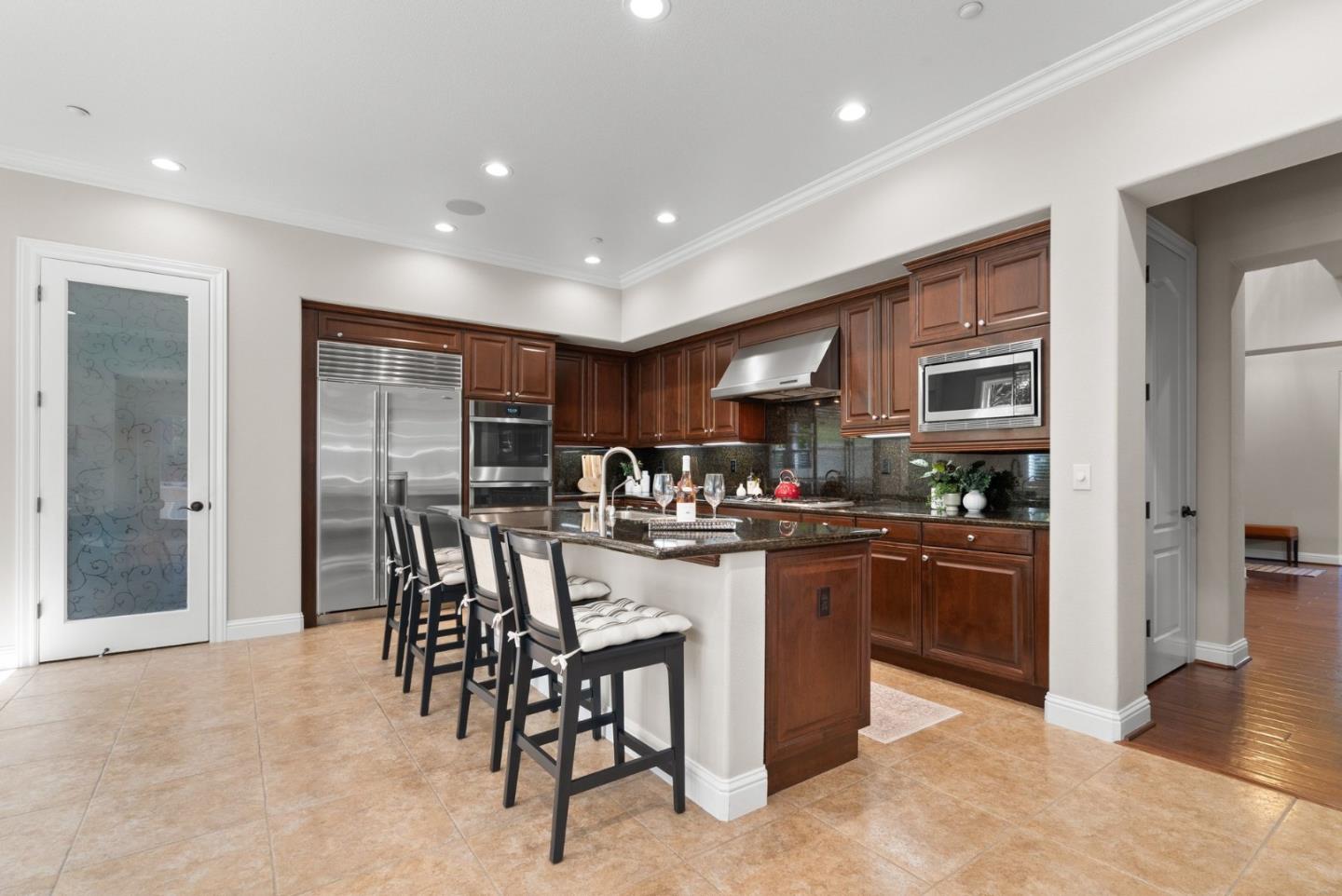 Detail Gallery Image 14 of 51 For 335 Bridlewood Ct, Santa Cruz,  CA 95060 - 5 Beds | 5/1 Baths