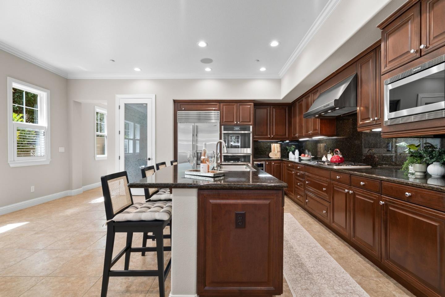 Detail Gallery Image 15 of 51 For 335 Bridlewood Ct, Santa Cruz,  CA 95060 - 5 Beds | 5/1 Baths