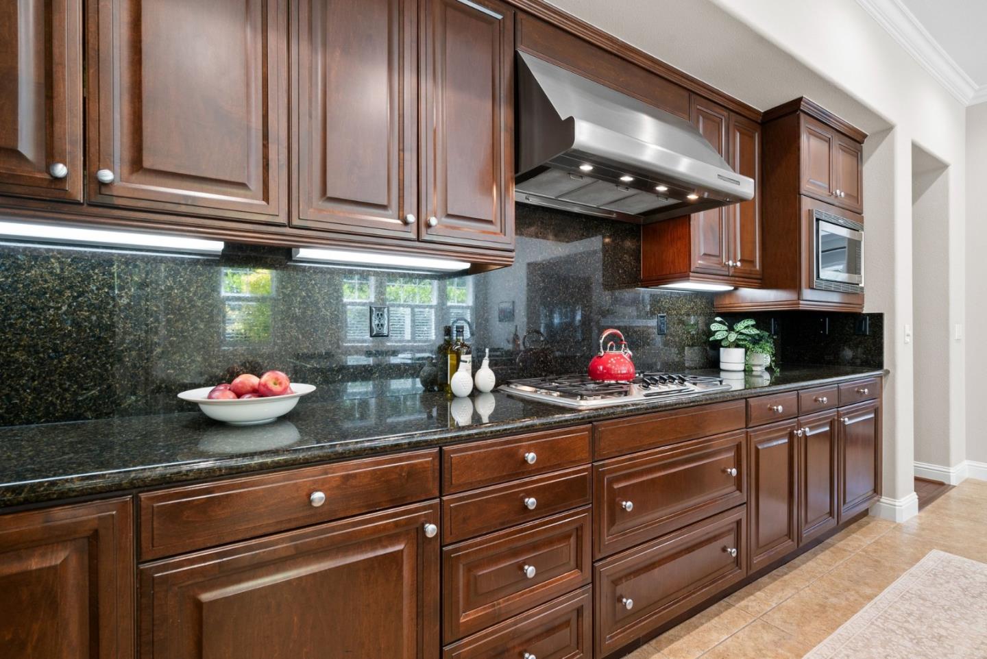 Detail Gallery Image 17 of 51 For 335 Bridlewood Ct, Santa Cruz,  CA 95060 - 5 Beds | 5/1 Baths