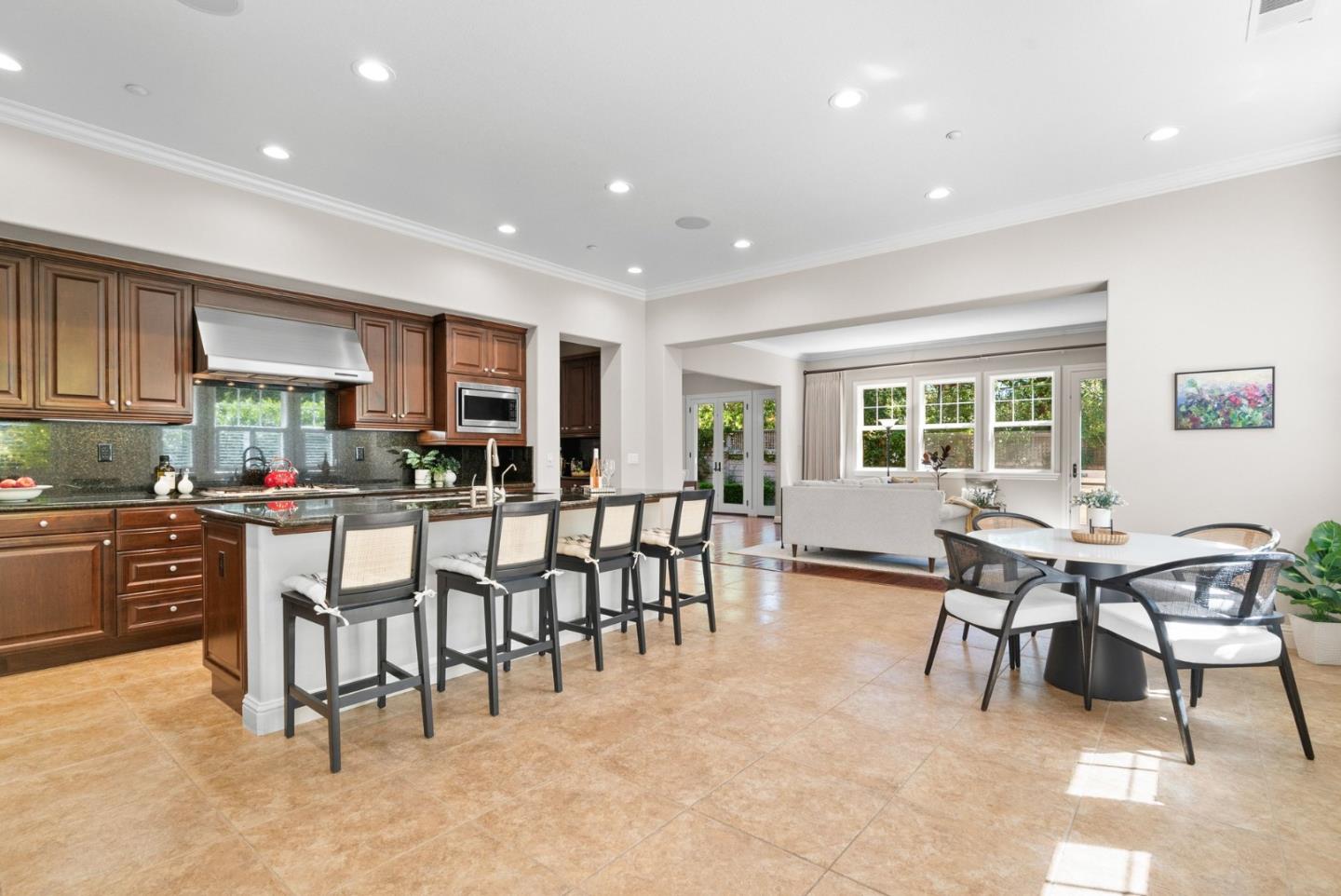 Detail Gallery Image 18 of 51 For 335 Bridlewood Ct, Santa Cruz,  CA 95060 - 5 Beds | 5/1 Baths