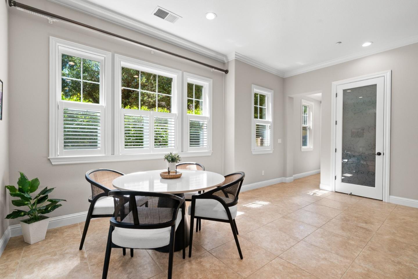 Detail Gallery Image 19 of 51 For 335 Bridlewood Ct, Santa Cruz,  CA 95060 - 5 Beds | 5/1 Baths