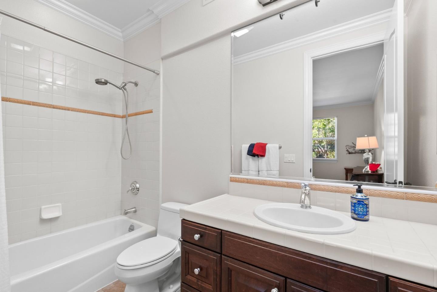 Detail Gallery Image 21 of 51 For 335 Bridlewood Ct, Santa Cruz,  CA 95060 - 5 Beds | 5/1 Baths