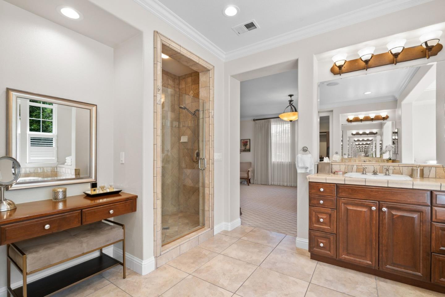 Detail Gallery Image 26 of 51 For 335 Bridlewood Ct, Santa Cruz,  CA 95060 - 5 Beds | 5/1 Baths