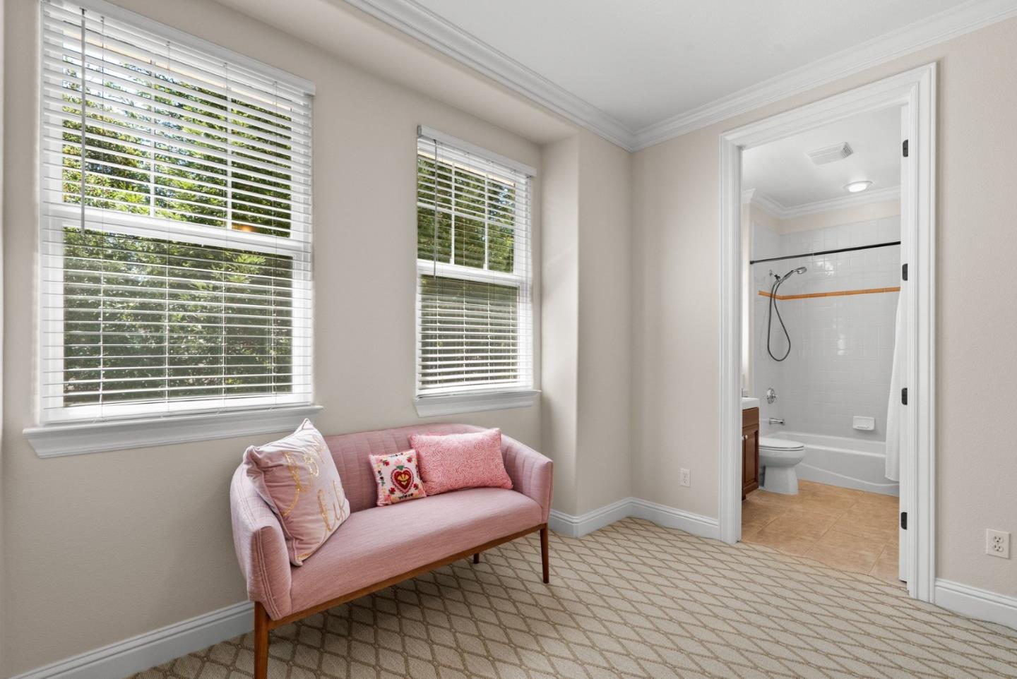 Detail Gallery Image 31 of 51 For 335 Bridlewood Ct, Santa Cruz,  CA 95060 - 5 Beds | 5/1 Baths