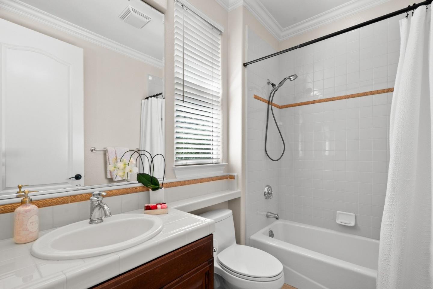 Detail Gallery Image 32 of 51 For 335 Bridlewood Ct, Santa Cruz,  CA 95060 - 5 Beds | 5/1 Baths