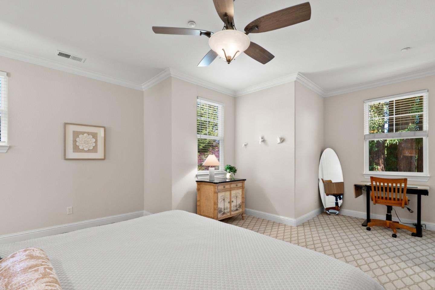 Detail Gallery Image 34 of 51 For 335 Bridlewood Ct, Santa Cruz,  CA 95060 - 5 Beds | 5/1 Baths