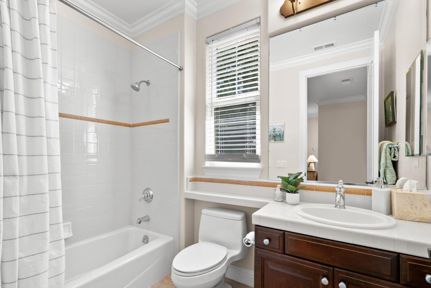 Detail Gallery Image 35 of 51 For 335 Bridlewood Ct, Santa Cruz,  CA 95060 - 5 Beds | 5/1 Baths