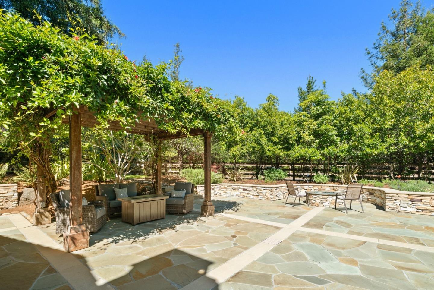 Detail Gallery Image 39 of 51 For 335 Bridlewood Ct, Santa Cruz,  CA 95060 - 5 Beds | 5/1 Baths