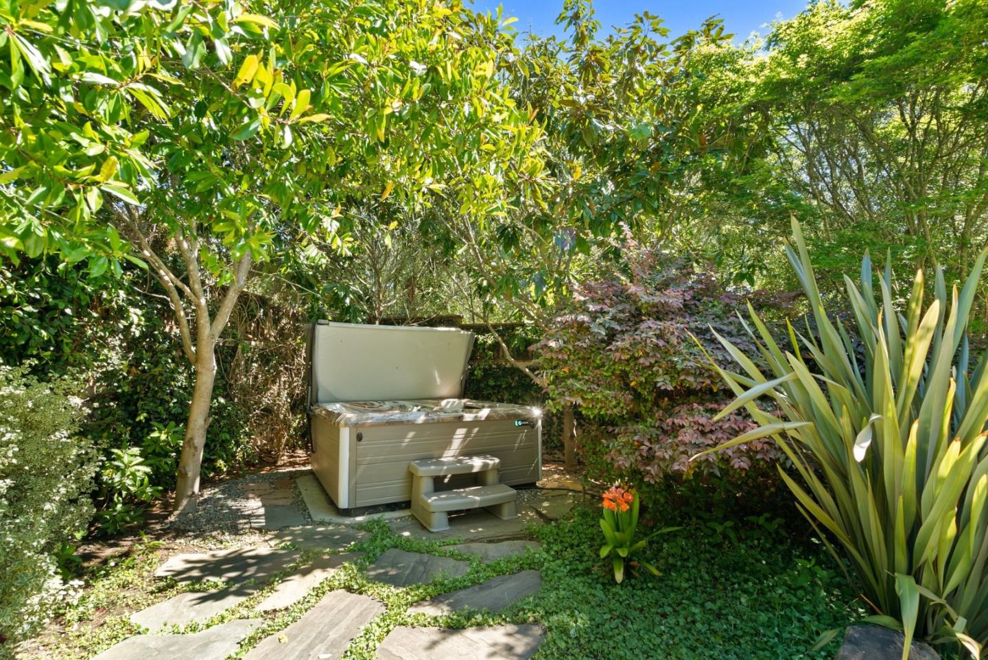 Detail Gallery Image 41 of 51 For 335 Bridlewood Ct, Santa Cruz,  CA 95060 - 5 Beds | 5/1 Baths