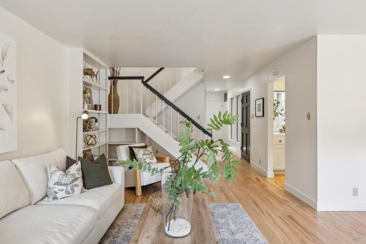 Detail Gallery Image 14 of 58 For 18 Tollridge Ct, San Mateo,  CA 94402 - 3 Beds | 2/1 Baths