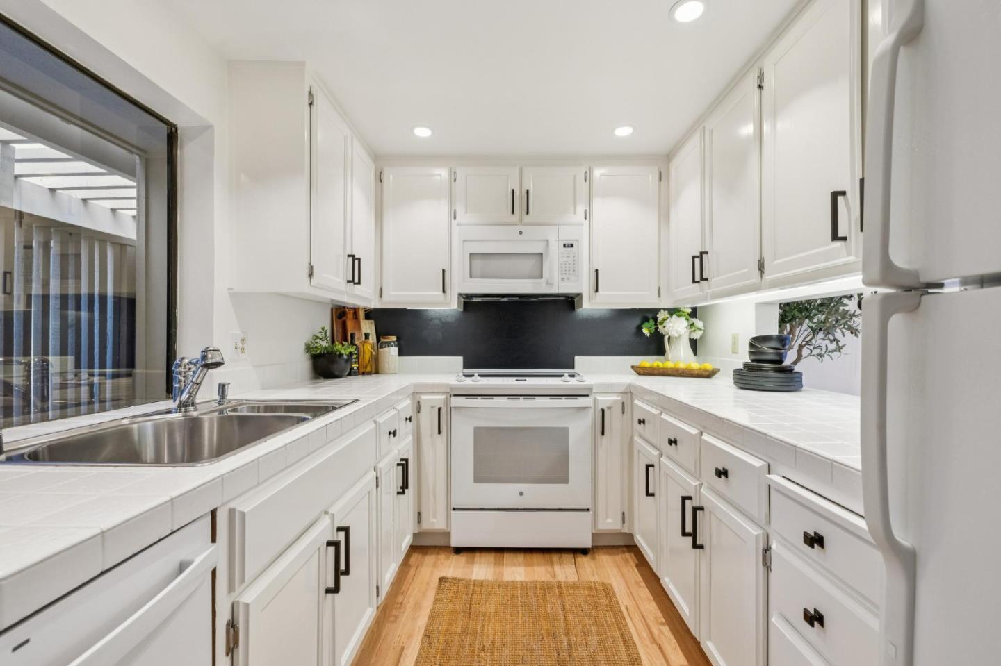 Detail Gallery Image 18 of 58 For 18 Tollridge Ct, San Mateo,  CA 94402 - 3 Beds | 2/1 Baths