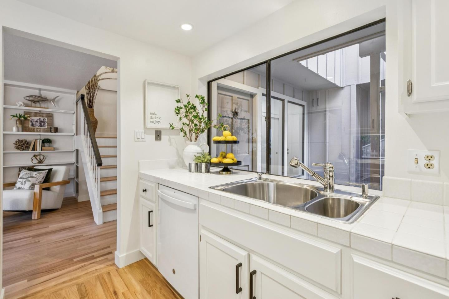 Detail Gallery Image 20 of 58 For 18 Tollridge Ct, San Mateo,  CA 94402 - 3 Beds | 2/1 Baths