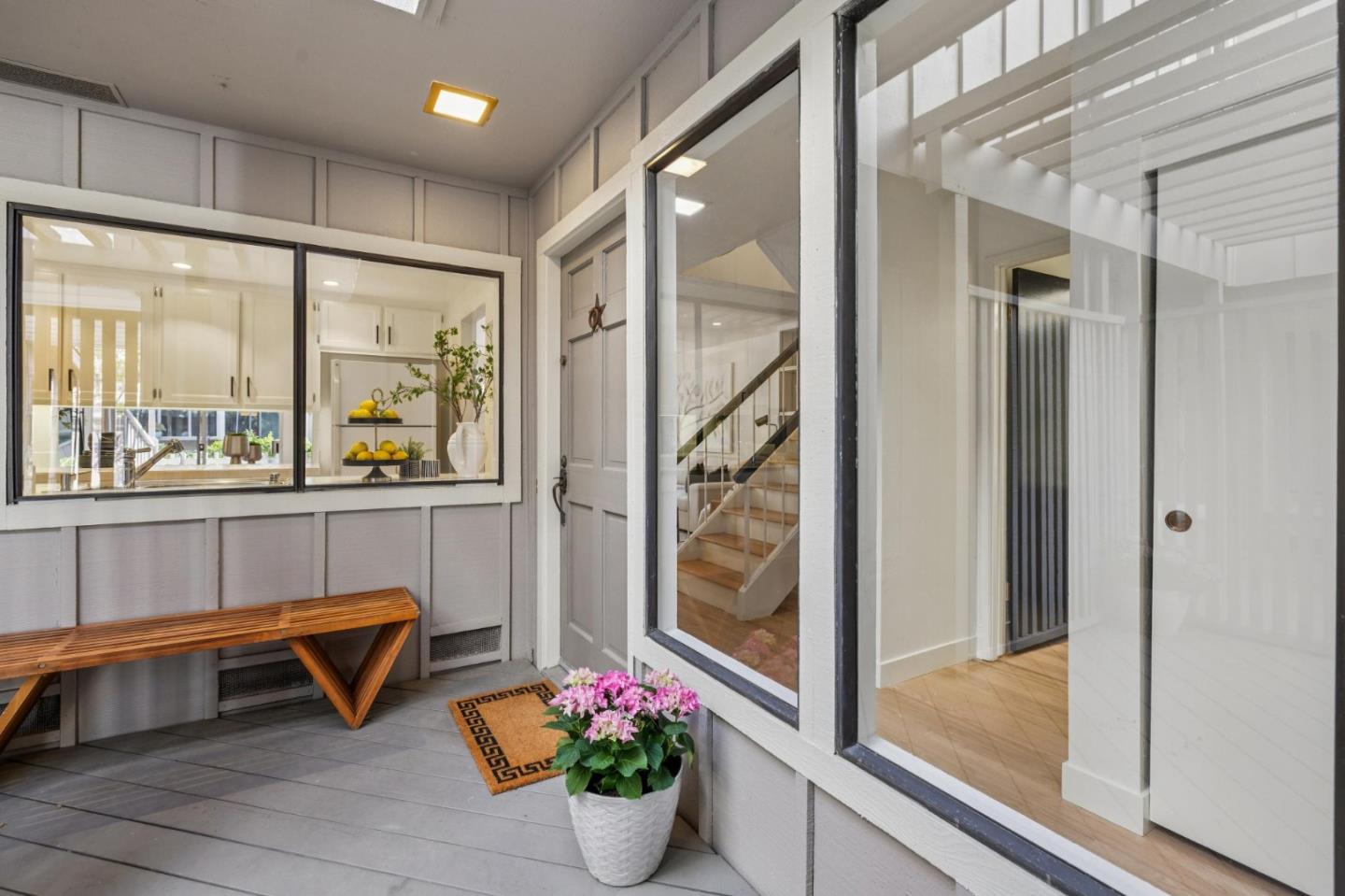 Detail Gallery Image 3 of 58 For 18 Tollridge Ct, San Mateo,  CA 94402 - 3 Beds | 2/1 Baths