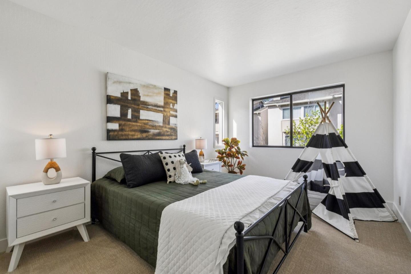 Detail Gallery Image 32 of 58 For 18 Tollridge Ct, San Mateo,  CA 94402 - 3 Beds | 2/1 Baths