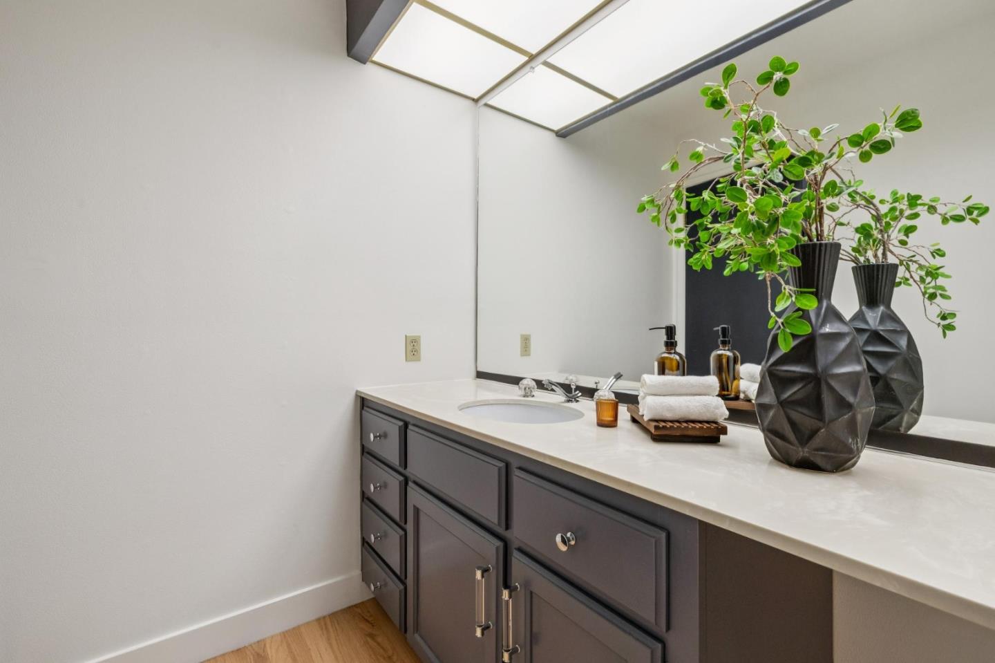 Detail Gallery Image 42 of 58 For 18 Tollridge Ct, San Mateo,  CA 94402 - 3 Beds | 2/1 Baths