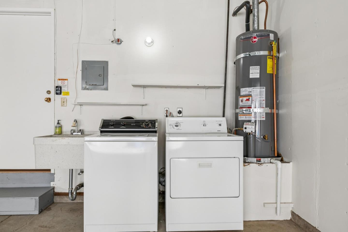 Detail Gallery Image 44 of 58 For 18 Tollridge Ct, San Mateo,  CA 94402 - 3 Beds | 2/1 Baths