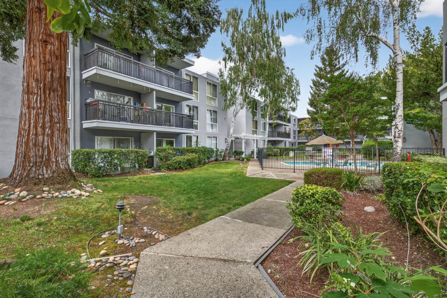 Detail Gallery Image 3 of 21 For 183 Del Medio Ave #310,  Mountain View,  CA 94040 - 2 Beds | 1 Baths