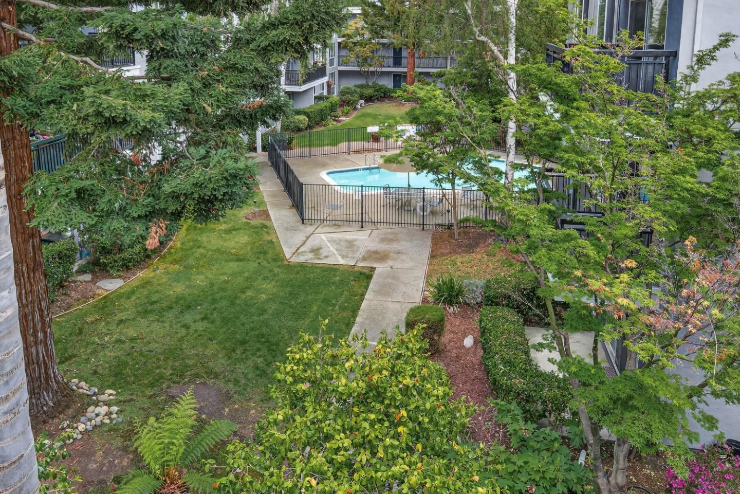 Detail Gallery Image 4 of 21 For 183 Del Medio Ave #310,  Mountain View,  CA 94040 - 2 Beds | 1 Baths