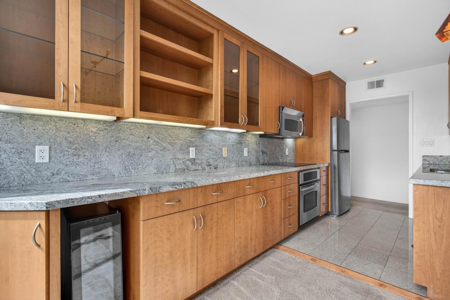 Detail Gallery Image 7 of 21 For 183 Del Medio Ave #310,  Mountain View,  CA 94040 - 2 Beds | 1 Baths