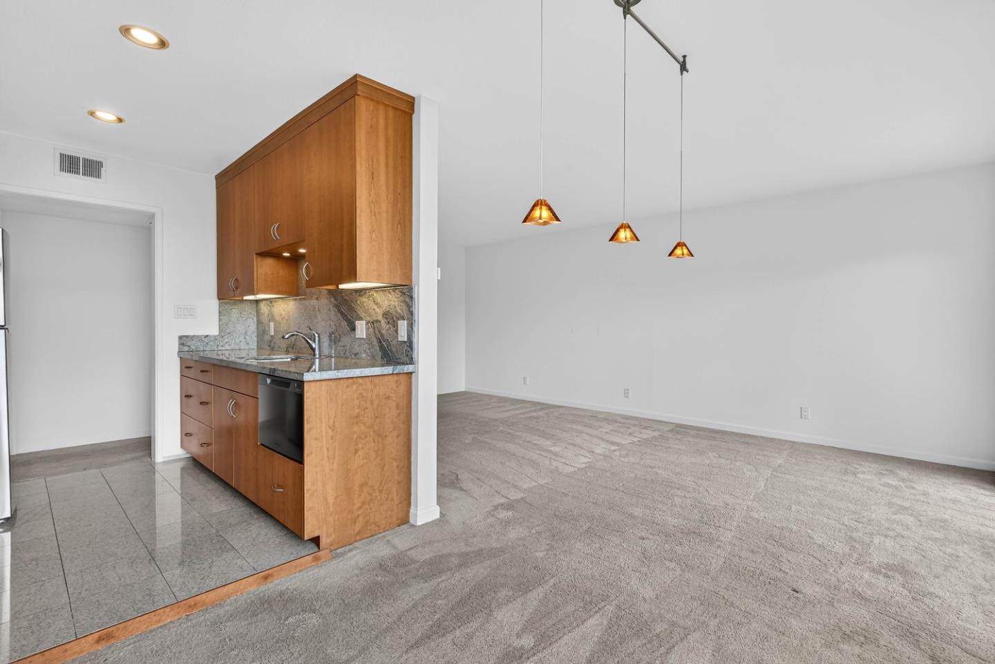 Detail Gallery Image 8 of 21 For 183 Del Medio Ave #310,  Mountain View,  CA 94040 - 2 Beds | 1 Baths