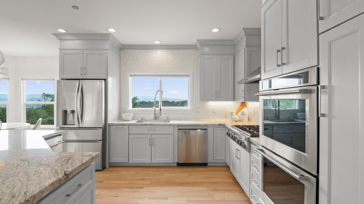 Detail Gallery Image 12 of 35 For 15855 Jackson Oaks Dr, Morgan Hill,  CA 95037 - 5 Beds | 3/1 Baths