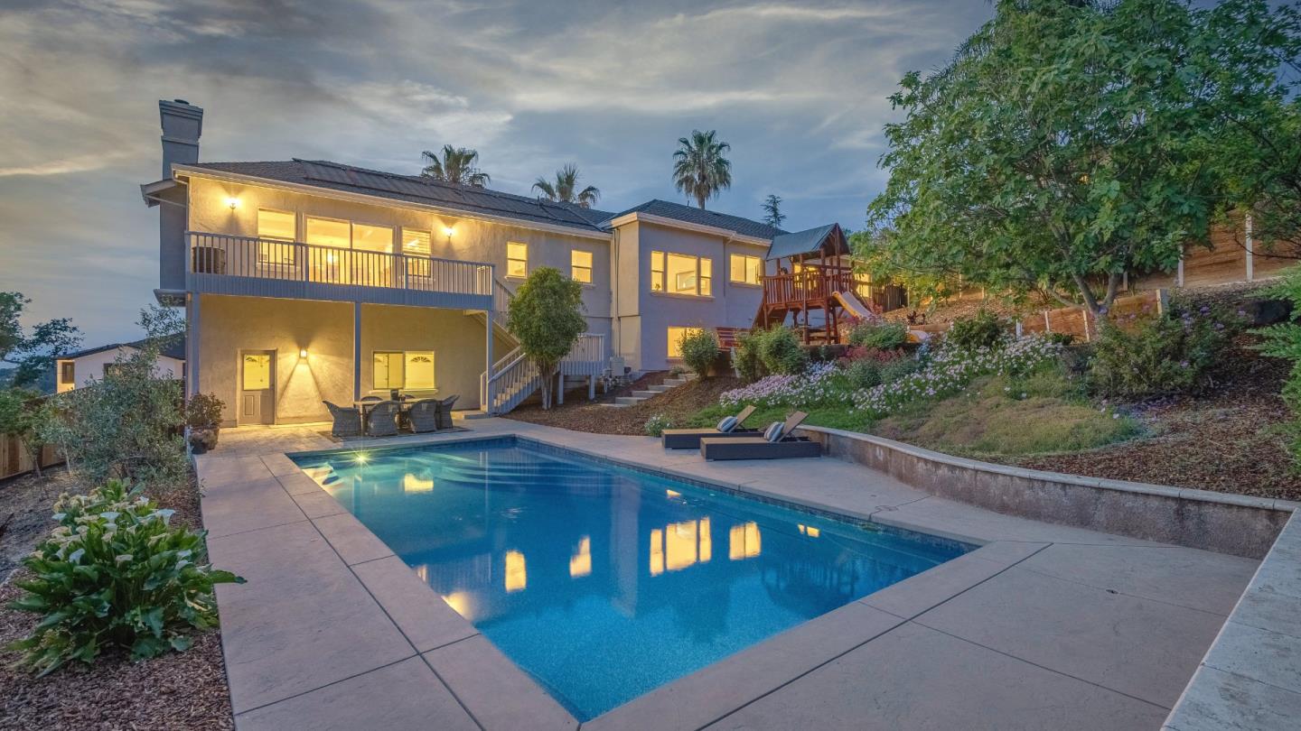 Detail Gallery Image 31 of 35 For 15855 Jackson Oaks Dr, Morgan Hill,  CA 95037 - 5 Beds | 3/1 Baths