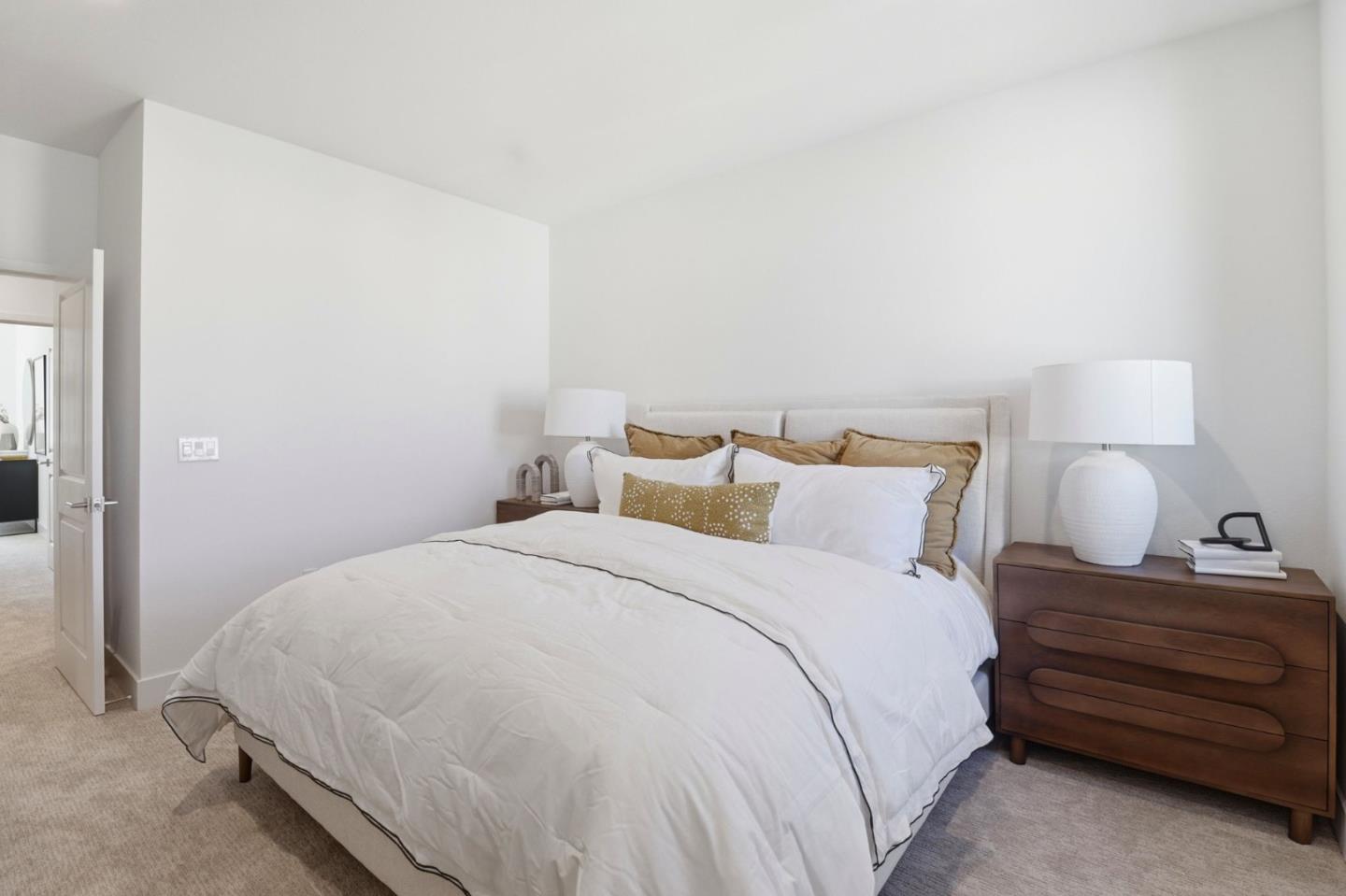 Detail Gallery Image 12 of 25 For 1129 Esther Ct, Palo Alto,  CA 94303 - 3 Beds | 3 Baths