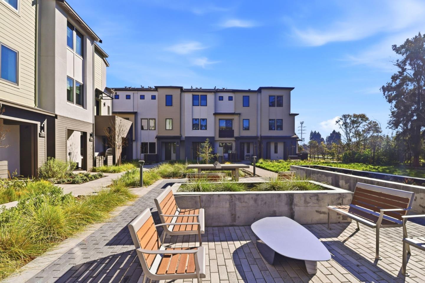 Detail Gallery Image 20 of 25 For 1129 Esther Ct, Palo Alto,  CA 94303 - 3 Beds | 3 Baths