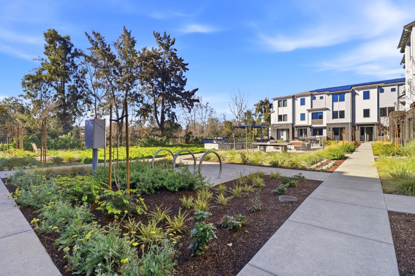 Detail Gallery Image 21 of 25 For 1129 Esther Ct, Palo Alto,  CA 94303 - 3 Beds | 3 Baths