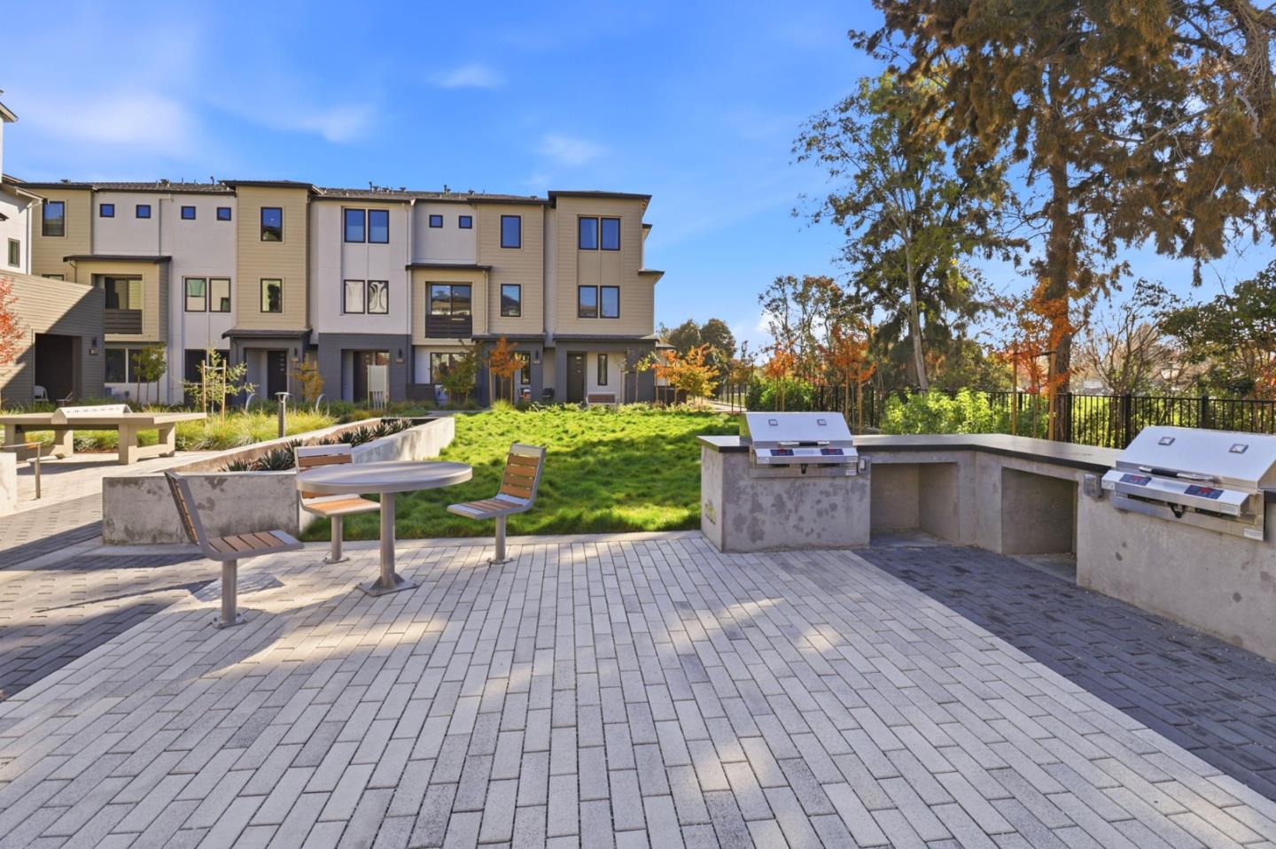 Detail Gallery Image 24 of 25 For 1129 Esther Ct, Palo Alto,  CA 94303 - 3 Beds | 3 Baths