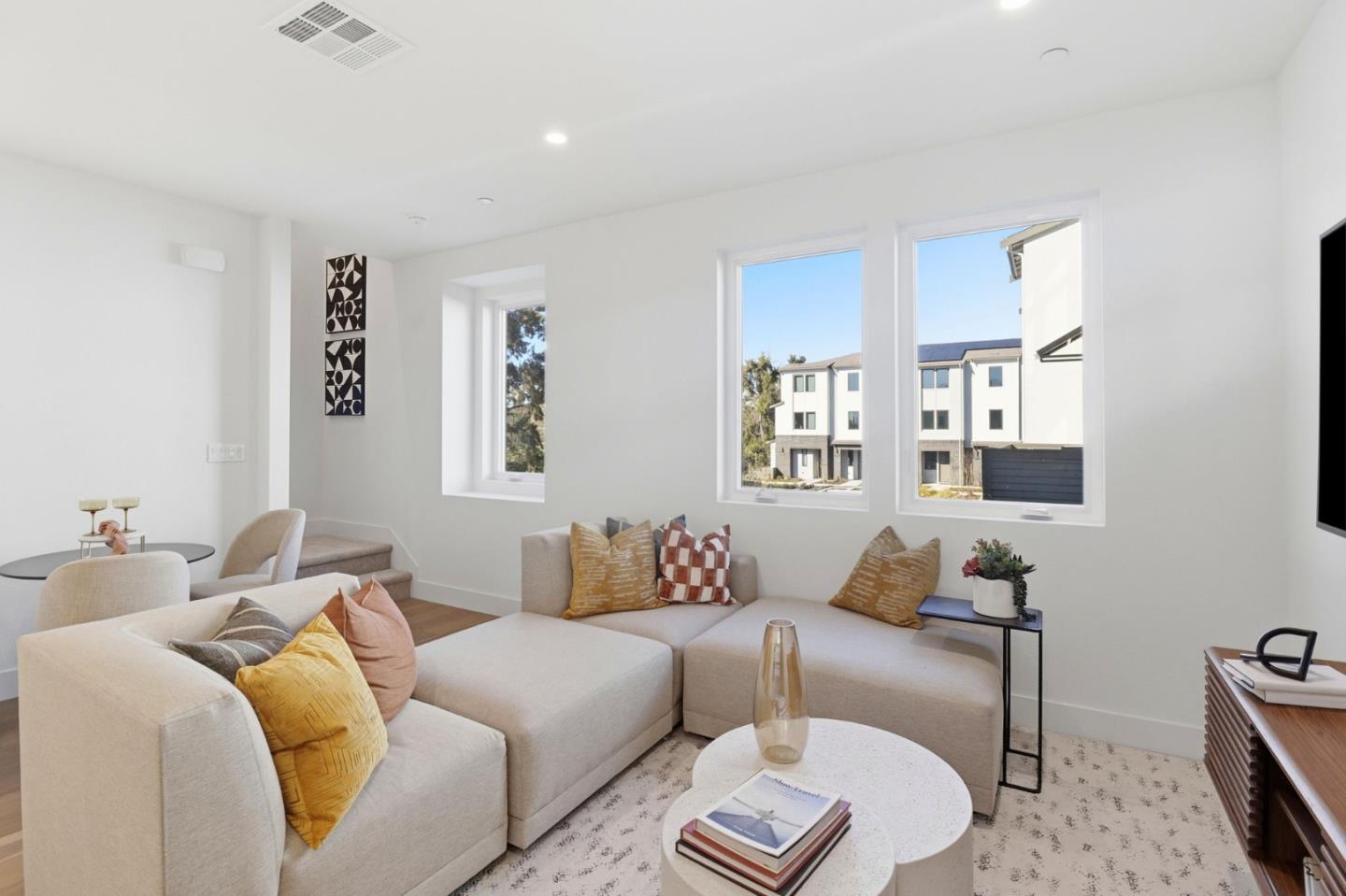 Detail Gallery Image 3 of 25 For 1129 Esther Ct, Palo Alto,  CA 94303 - 3 Beds | 3 Baths