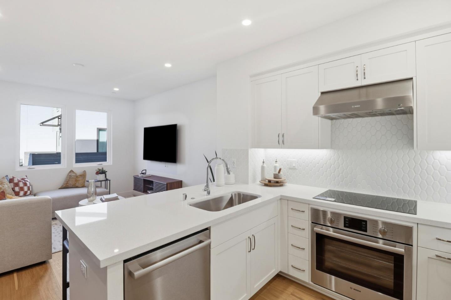 Detail Gallery Image 6 of 25 For 1129 Esther Ct, Palo Alto,  CA 94303 - 3 Beds | 3 Baths