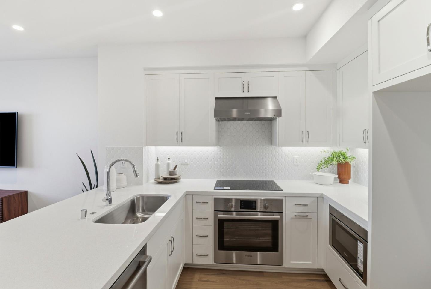 Detail Gallery Image 7 of 25 For 1129 Esther Ct, Palo Alto,  CA 94303 - 3 Beds | 3 Baths