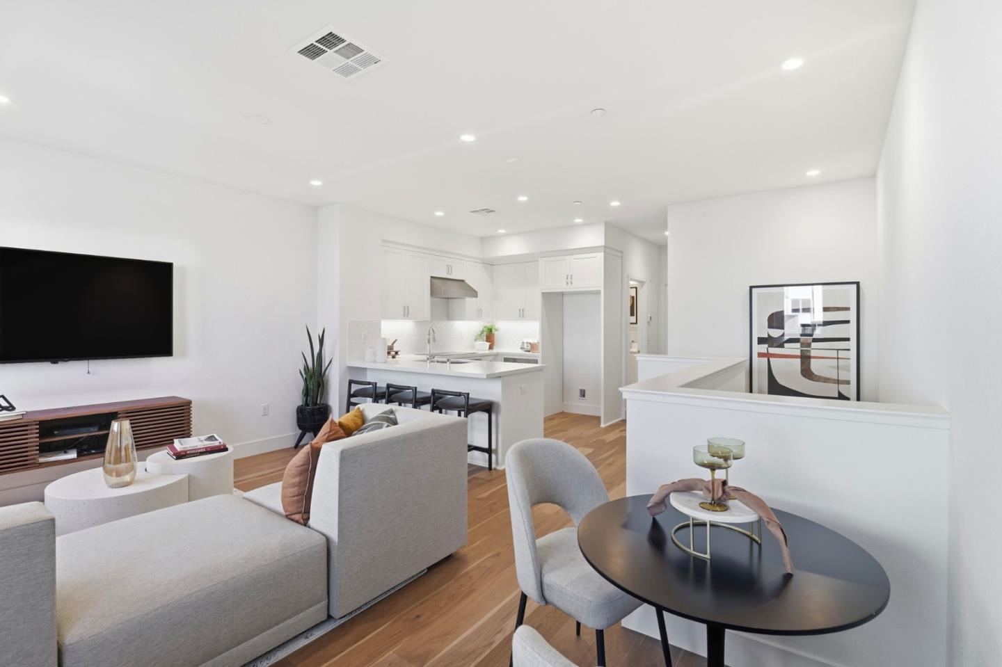 Detail Gallery Image 8 of 25 For 1129 Esther Ct, Palo Alto,  CA 94303 - 3 Beds | 3 Baths